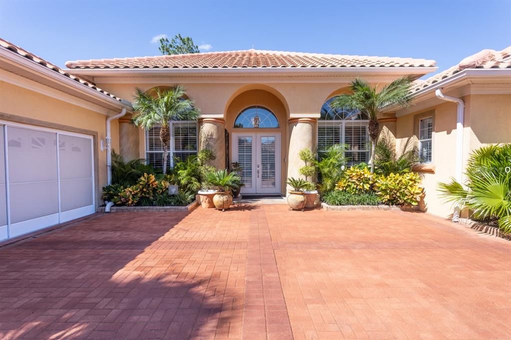 Под контрактом: $574,500 (3 спален, 3 ванн, 3380 Квадратных фут)