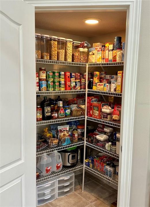 Под контрактом: $574,500 (3 спален, 3 ванн, 3380 Квадратных фут)