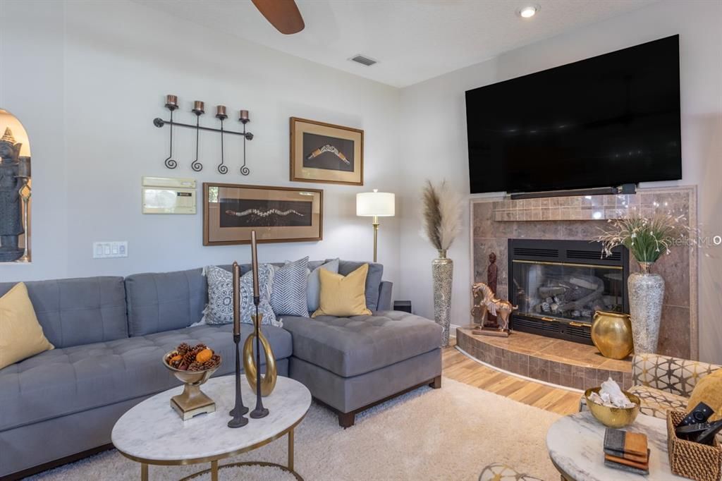 Под контрактом: $574,500 (3 спален, 3 ванн, 3380 Квадратных фут)