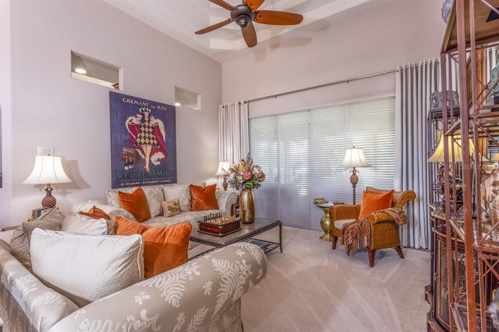 Под контрактом: $574,500 (3 спален, 3 ванн, 3380 Квадратных фут)