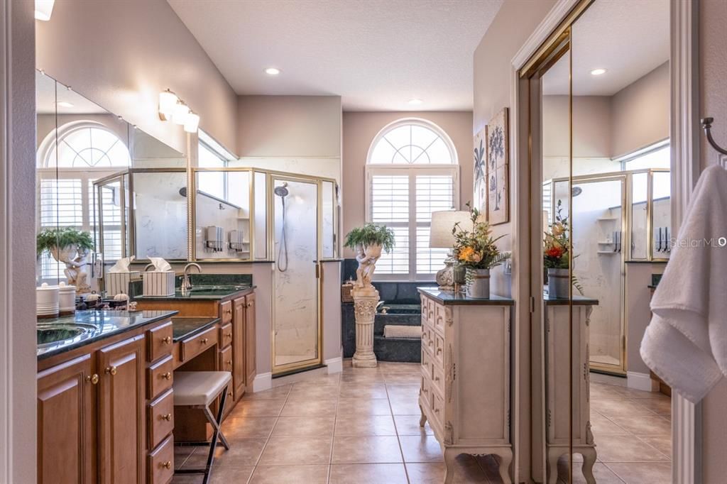 Под контрактом: $574,500 (3 спален, 3 ванн, 3380 Квадратных фут)