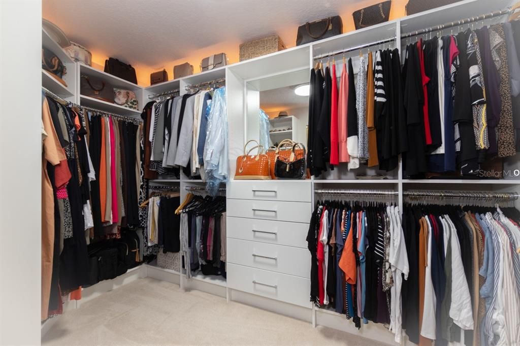 Под контрактом: $574,500 (3 спален, 3 ванн, 3380 Квадратных фут)