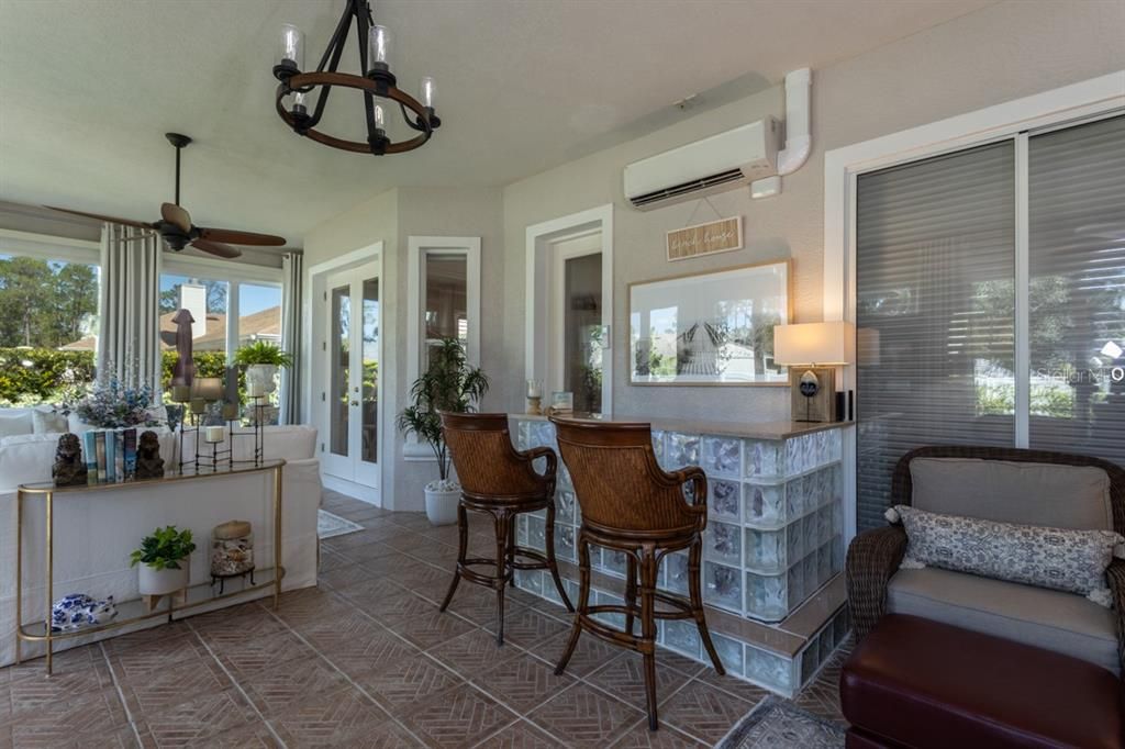 Под контрактом: $574,500 (3 спален, 3 ванн, 3380 Квадратных фут)