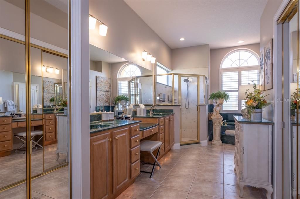 Под контрактом: $574,500 (3 спален, 3 ванн, 3380 Квадратных фут)