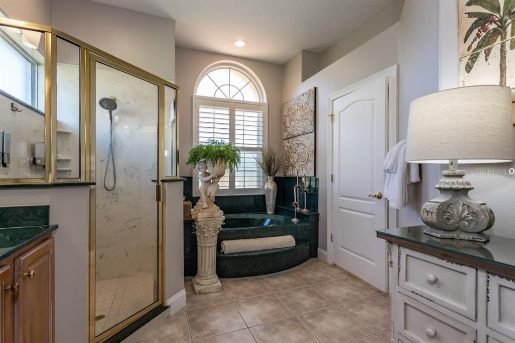 Под контрактом: $574,500 (3 спален, 3 ванн, 3380 Квадратных фут)