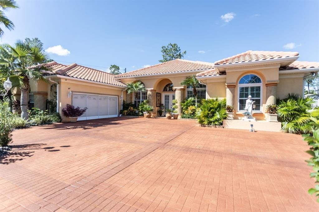 Под контрактом: $574,500 (3 спален, 3 ванн, 3380 Квадратных фут)