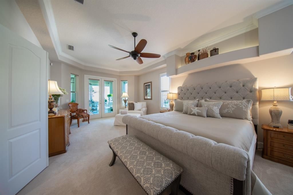 Под контрактом: $574,500 (3 спален, 3 ванн, 3380 Квадратных фут)