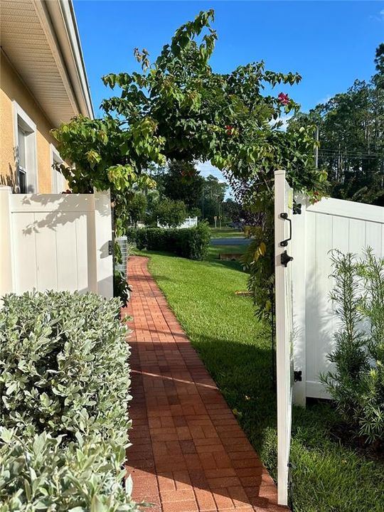 Под контрактом: $574,500 (3 спален, 3 ванн, 3380 Квадратных фут)