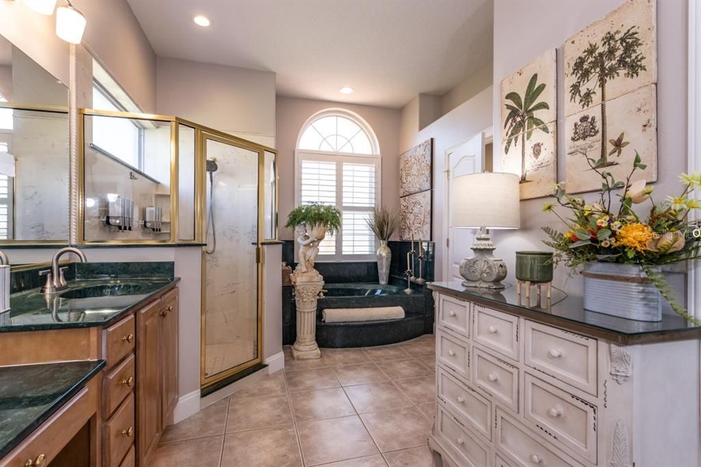 Под контрактом: $574,500 (3 спален, 3 ванн, 3380 Квадратных фут)