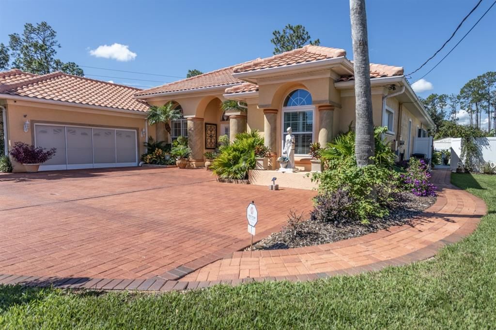 Под контрактом: $574,500 (3 спален, 3 ванн, 3380 Квадратных фут)