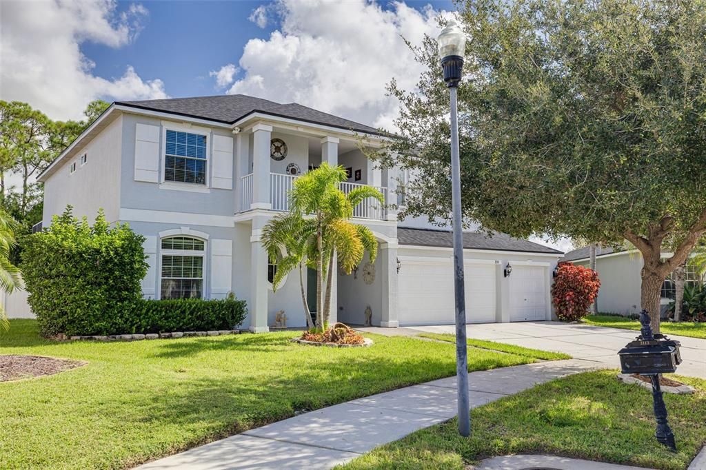 合同活跃: $584,900 (5 贝兹, 4 浴室, 3505 平方英尺)