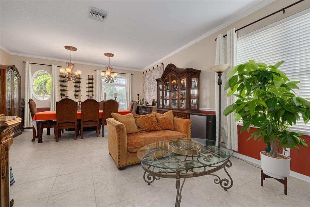 合同活跃: $584,900 (5 贝兹, 4 浴室, 3505 平方英尺)