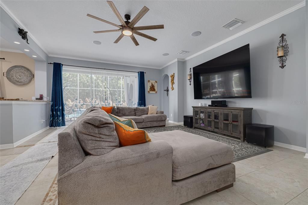 合同活跃: $584,900 (5 贝兹, 4 浴室, 3505 平方英尺)