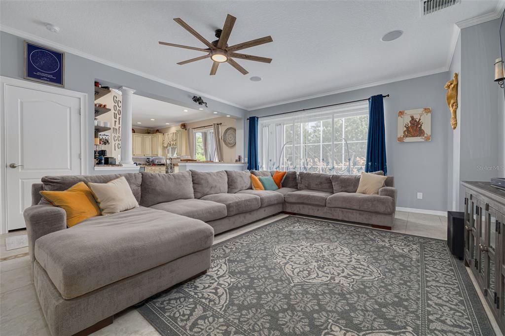 合同活跃: $584,900 (5 贝兹, 4 浴室, 3505 平方英尺)