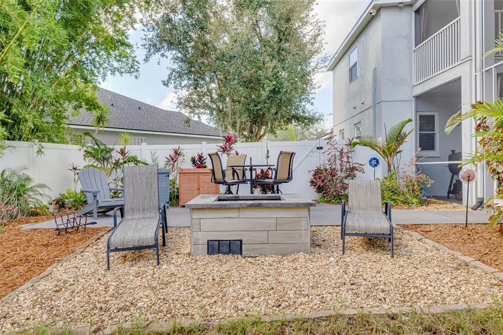 合同活跃: $584,900 (5 贝兹, 4 浴室, 3505 平方英尺)