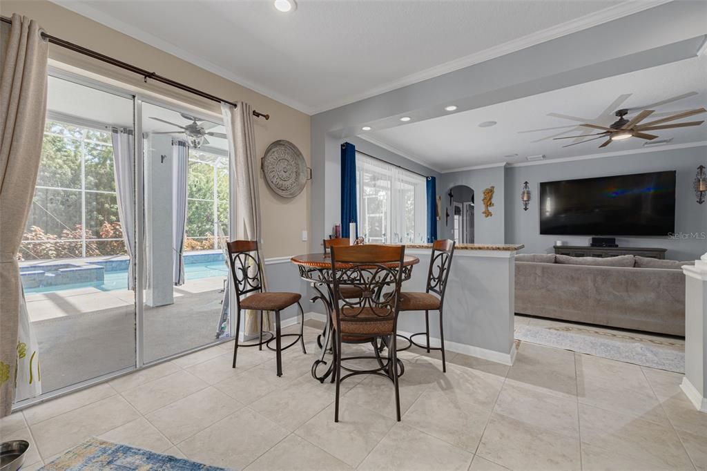 合同活跃: $584,900 (5 贝兹, 4 浴室, 3505 平方英尺)