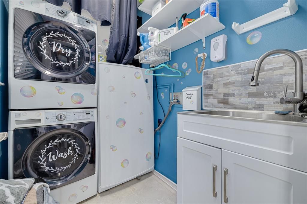 合同活跃: $584,900 (5 贝兹, 4 浴室, 3505 平方英尺)