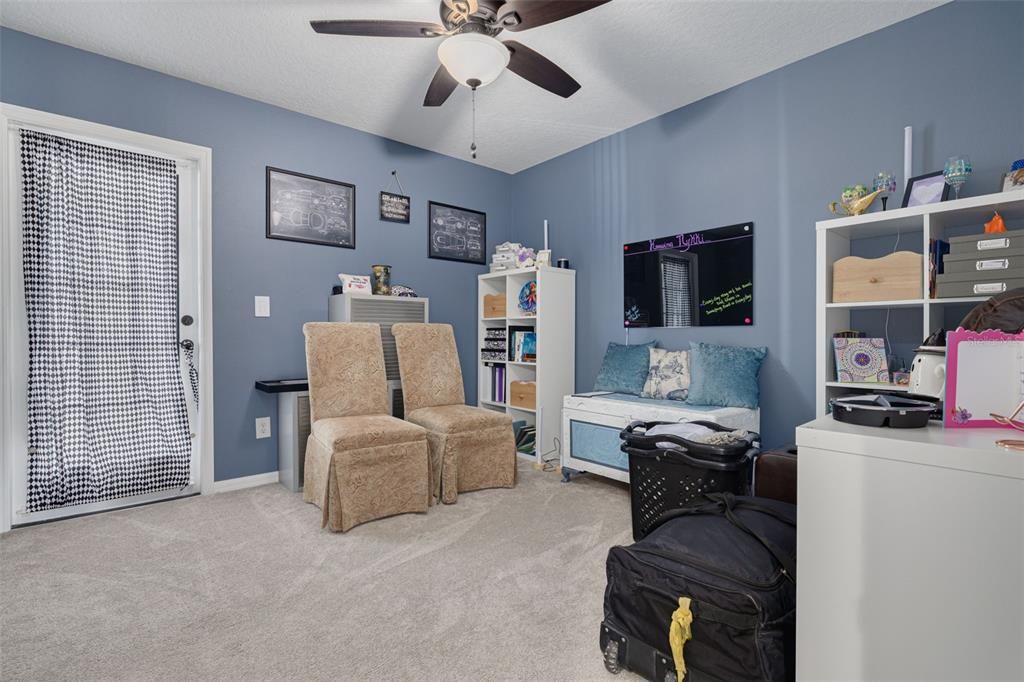 合同活跃: $584,900 (5 贝兹, 4 浴室, 3505 平方英尺)