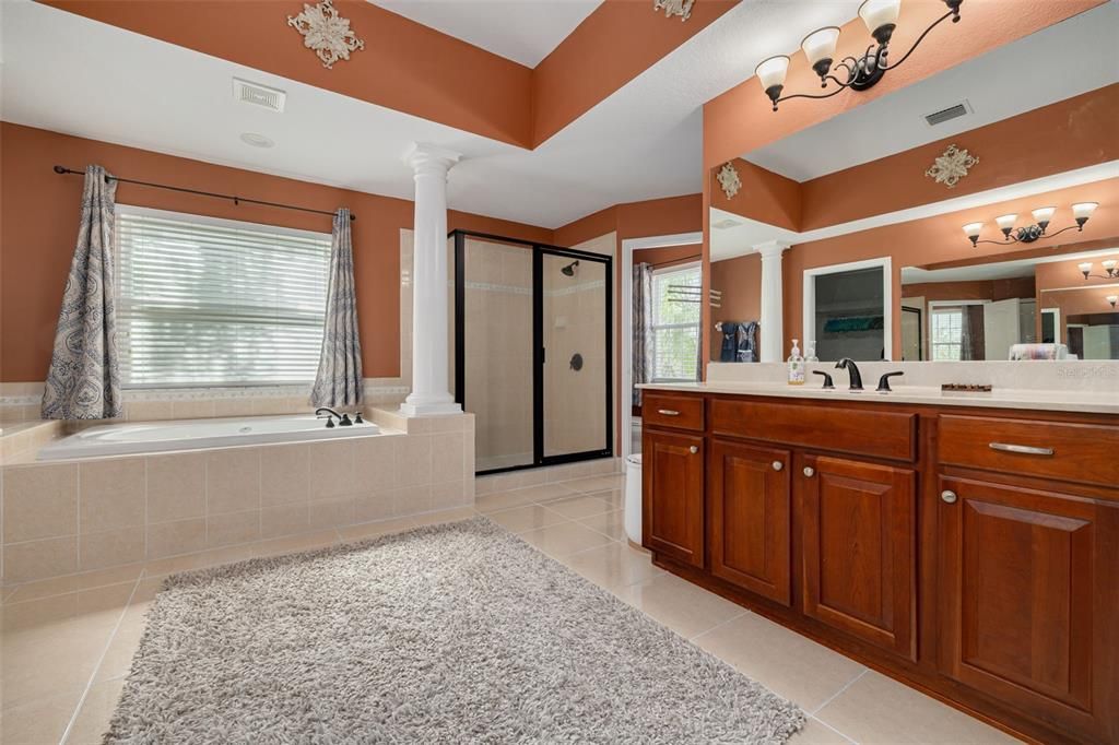 合同活跃: $584,900 (5 贝兹, 4 浴室, 3505 平方英尺)