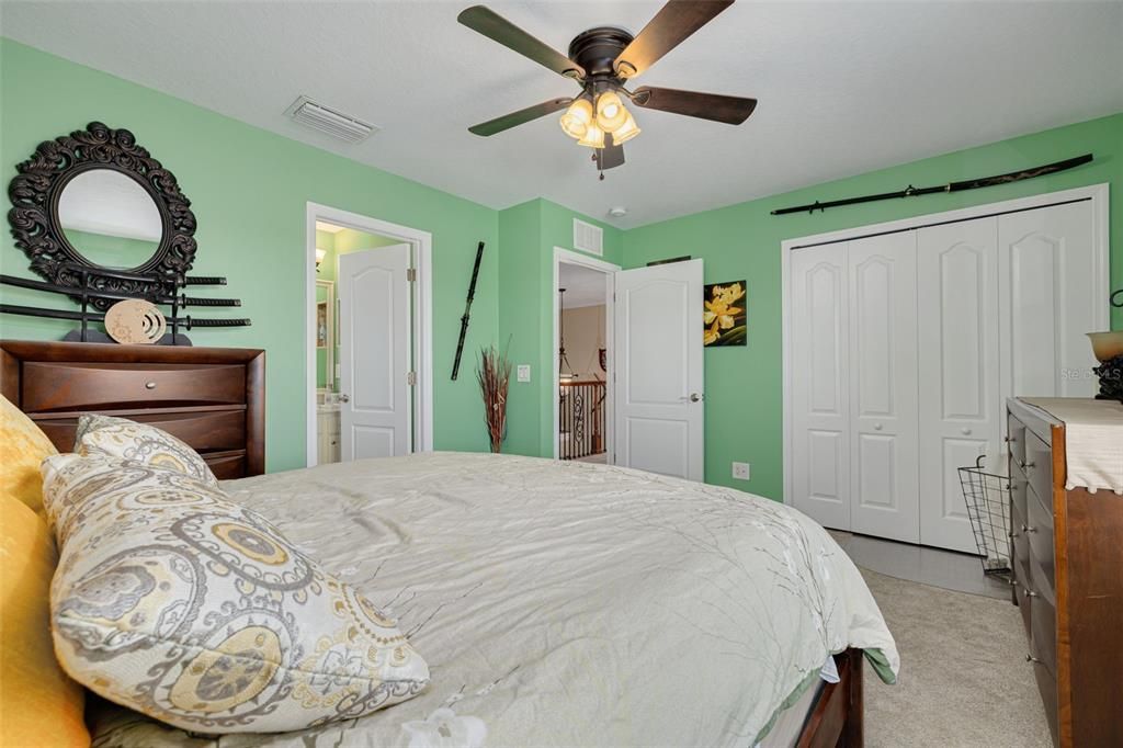 合同活跃: $584,900 (5 贝兹, 4 浴室, 3505 平方英尺)