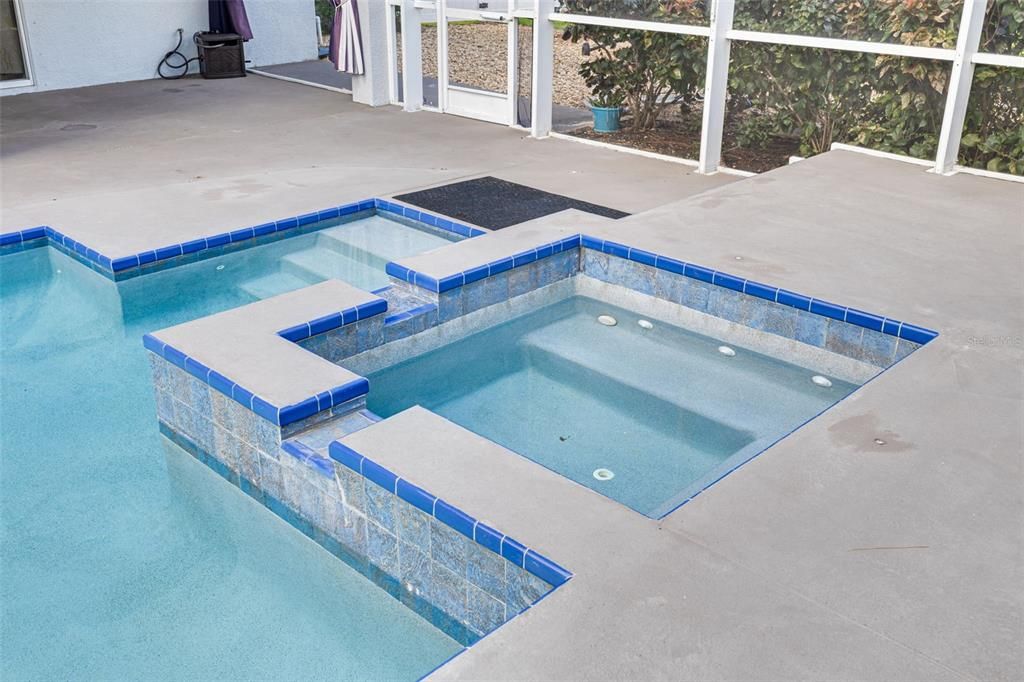 合同活跃: $584,900 (5 贝兹, 4 浴室, 3505 平方英尺)