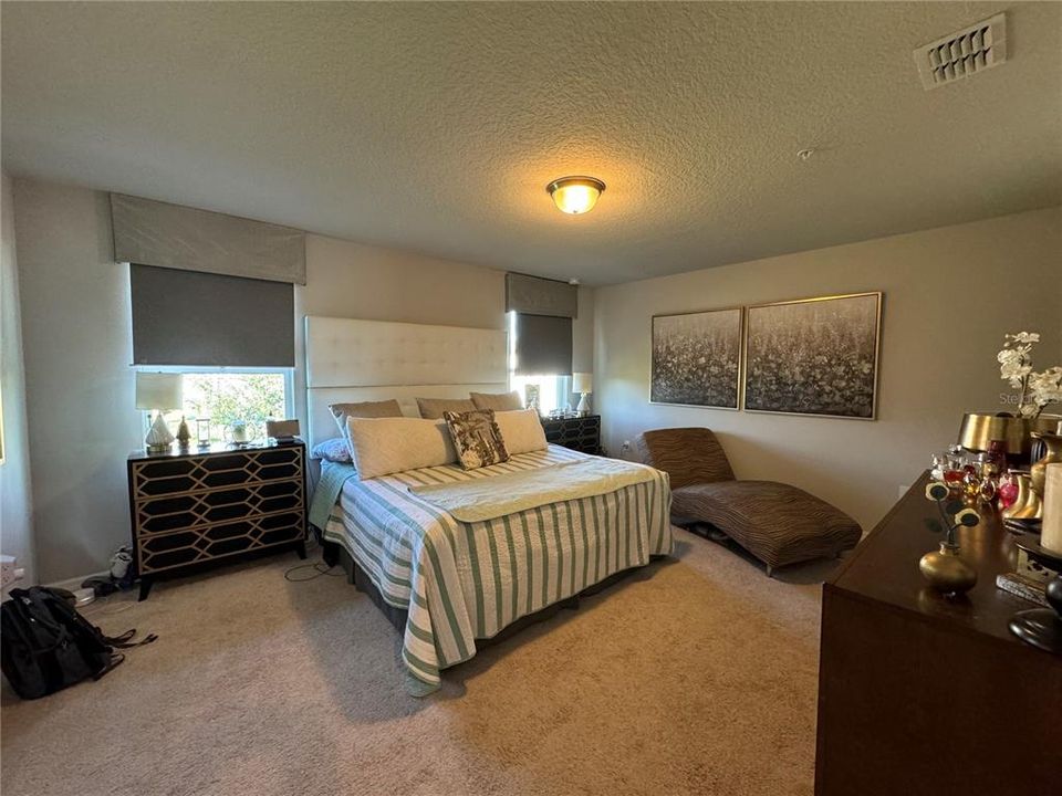 En Venta: $369,900 (3 camas, 2 baños, 1557 Pies cuadrados)