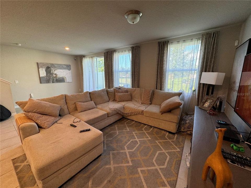 En Venta: $369,900 (3 camas, 2 baños, 1557 Pies cuadrados)