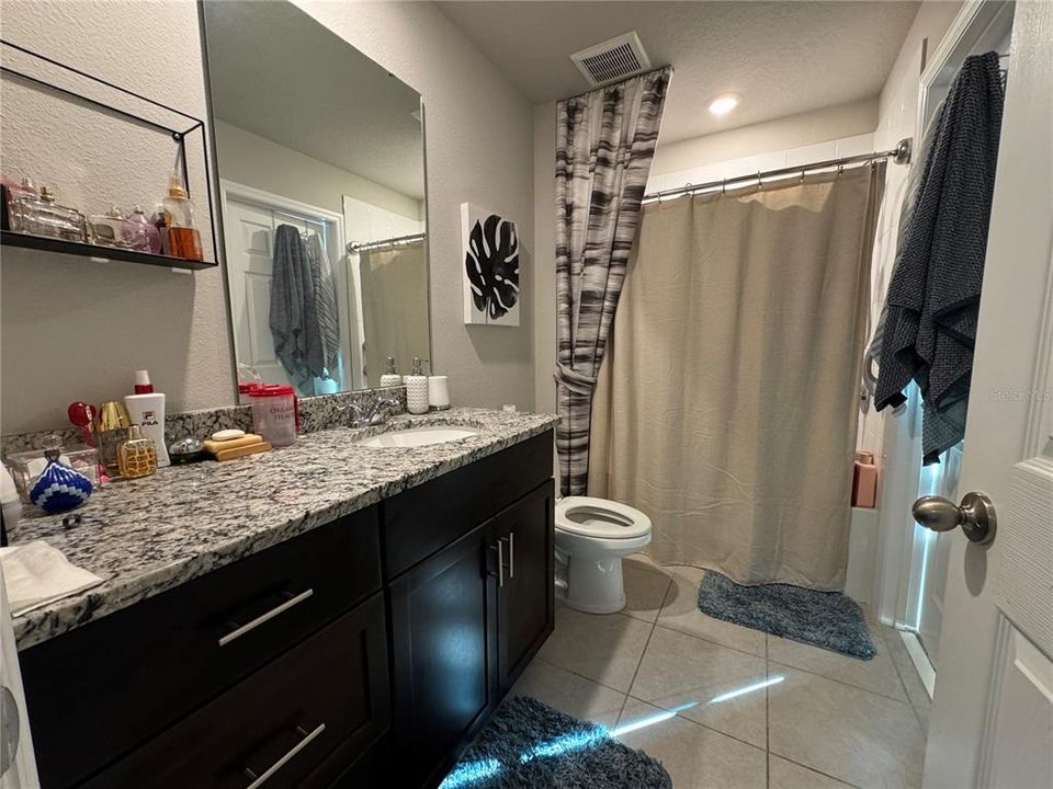 En Venta: $369,900 (3 camas, 2 baños, 1557 Pies cuadrados)