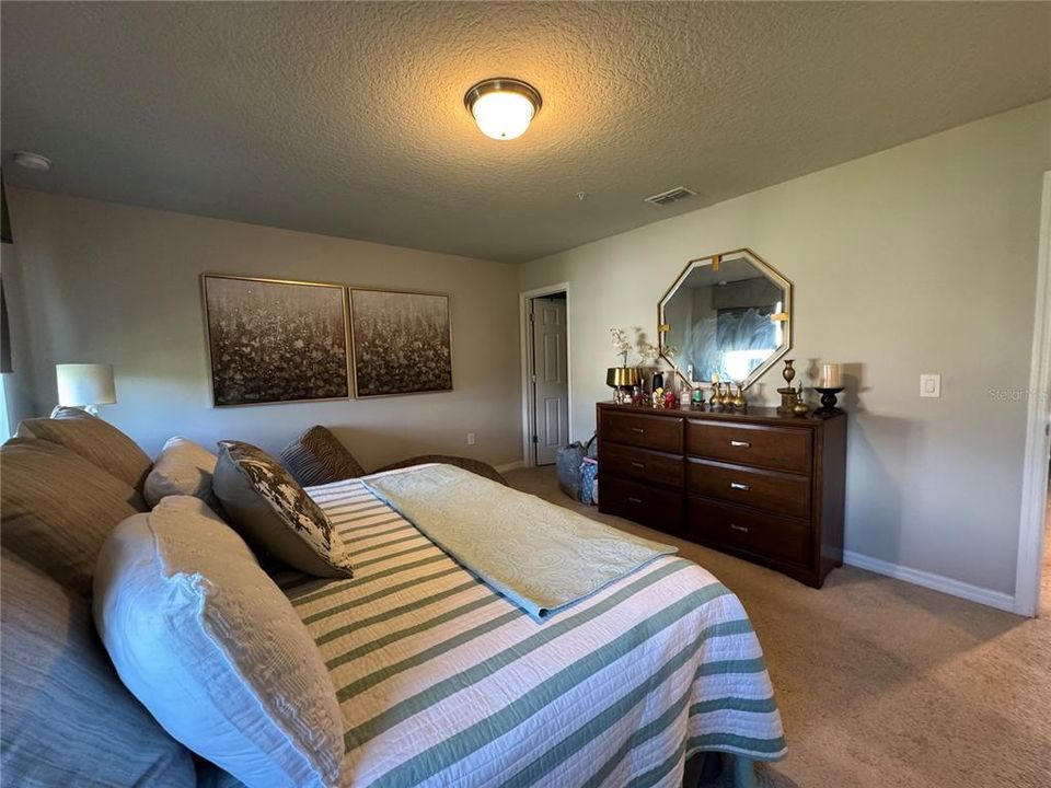 En Venta: $369,900 (3 camas, 2 baños, 1557 Pies cuadrados)