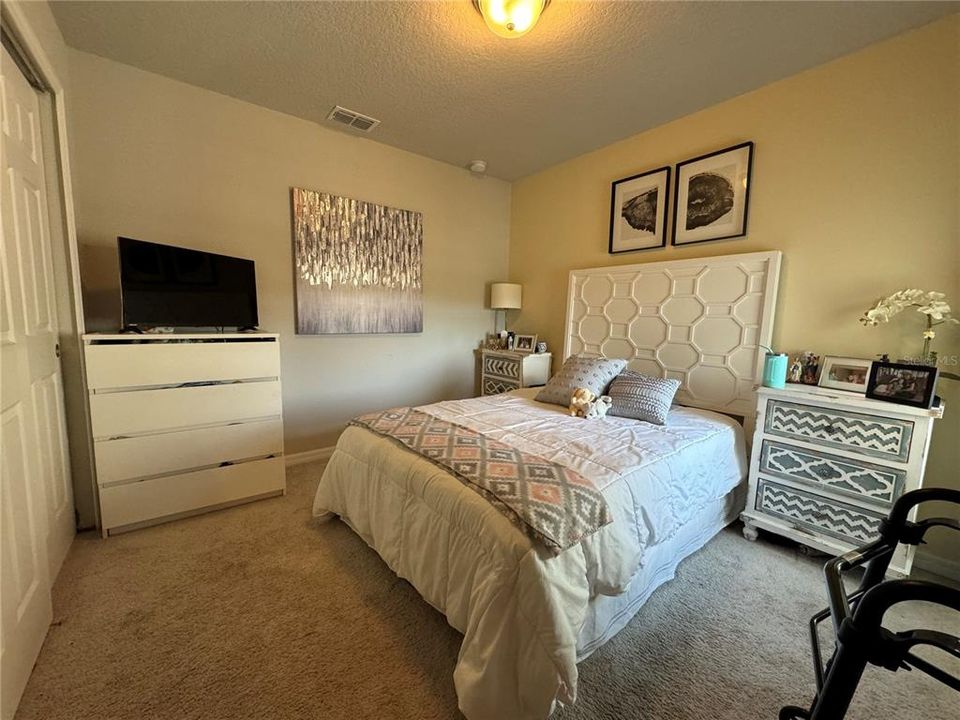 En Venta: $369,900 (3 camas, 2 baños, 1557 Pies cuadrados)