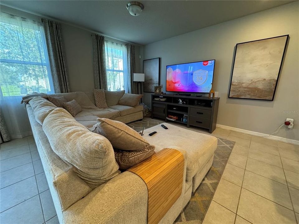 En Venta: $369,900 (3 camas, 2 baños, 1557 Pies cuadrados)