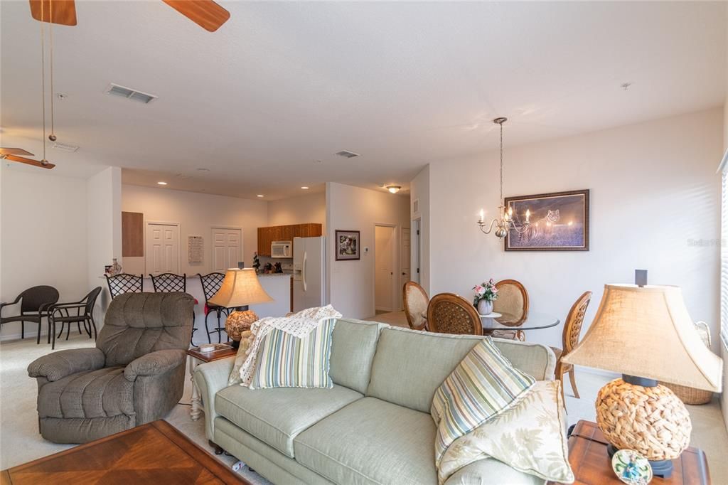 En Venta: $250,000 (2 camas, 2 baños, 1588 Pies cuadrados)