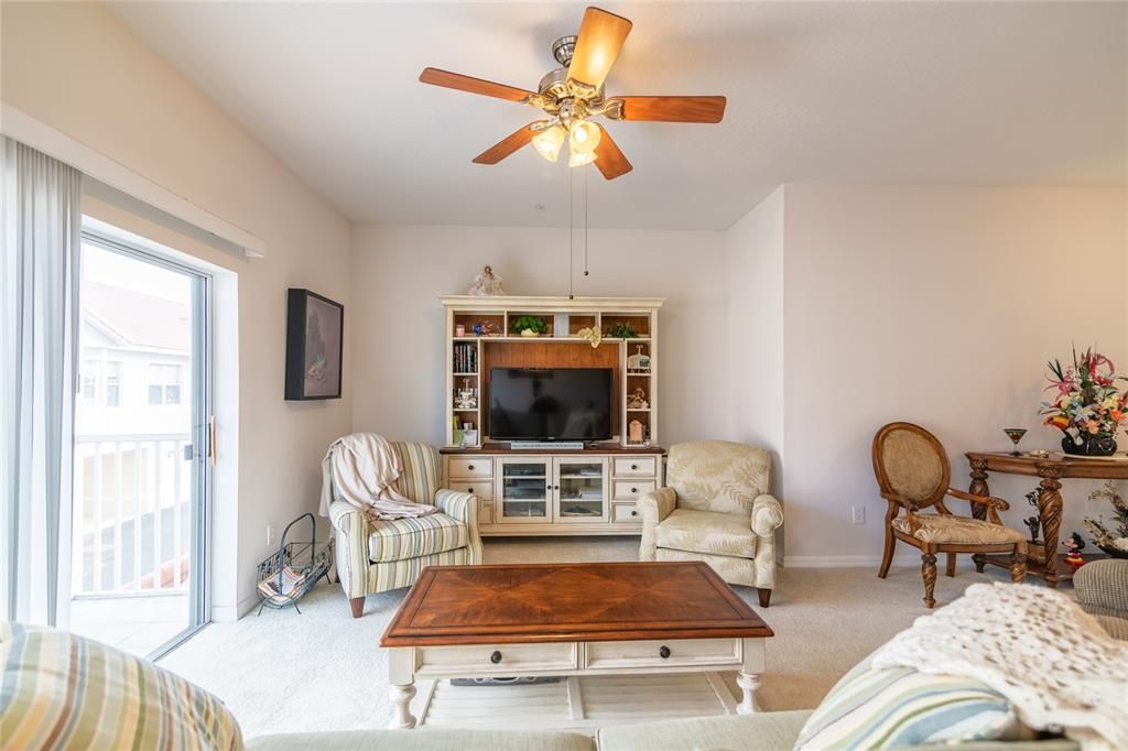 En Venta: $250,000 (2 camas, 2 baños, 1588 Pies cuadrados)