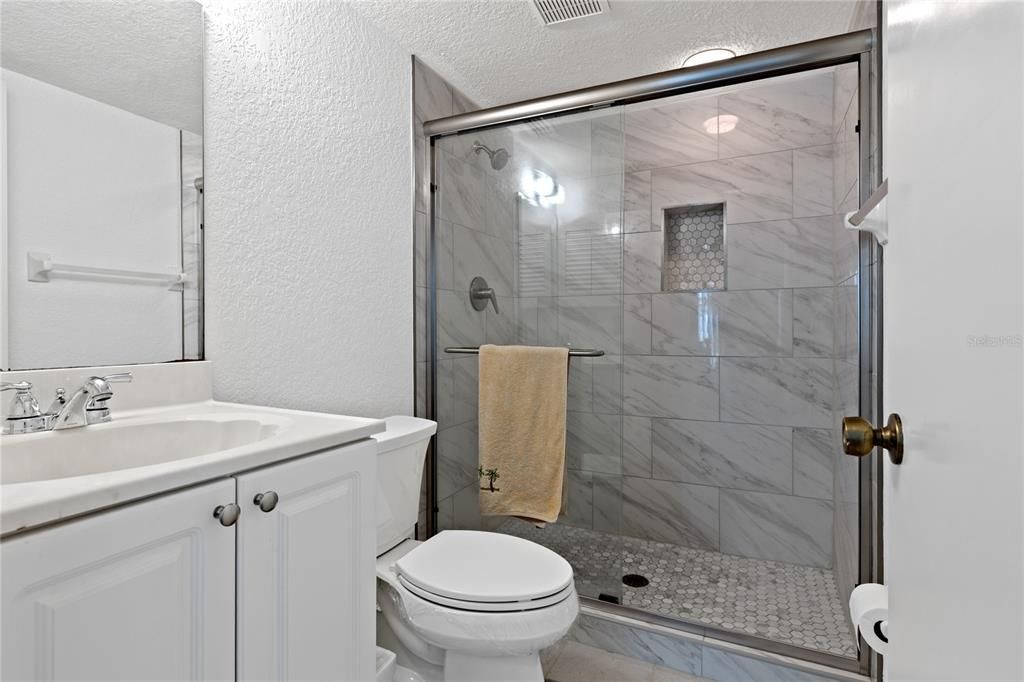 На продажу: $140,000 (2 спален, 2 ванн, 957 Квадратных фут)