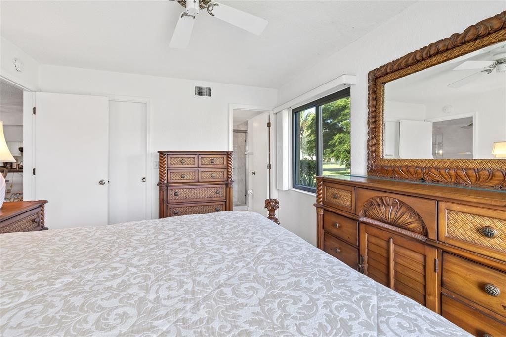 На продажу: $140,000 (2 спален, 2 ванн, 957 Квадратных фут)