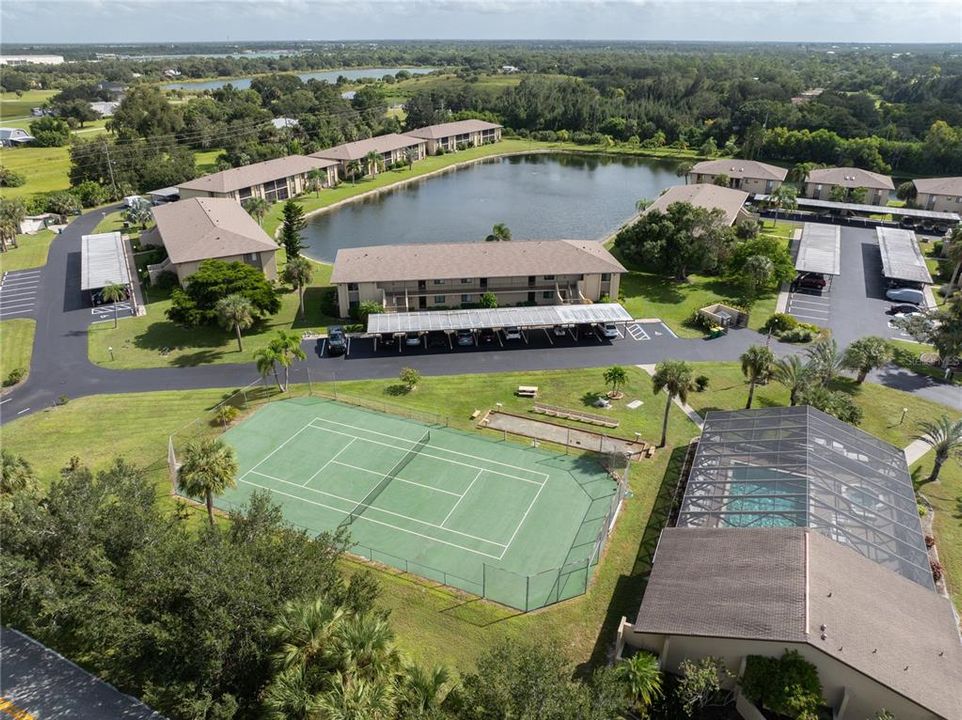 На продажу: $140,000 (2 спален, 2 ванн, 957 Квадратных фут)