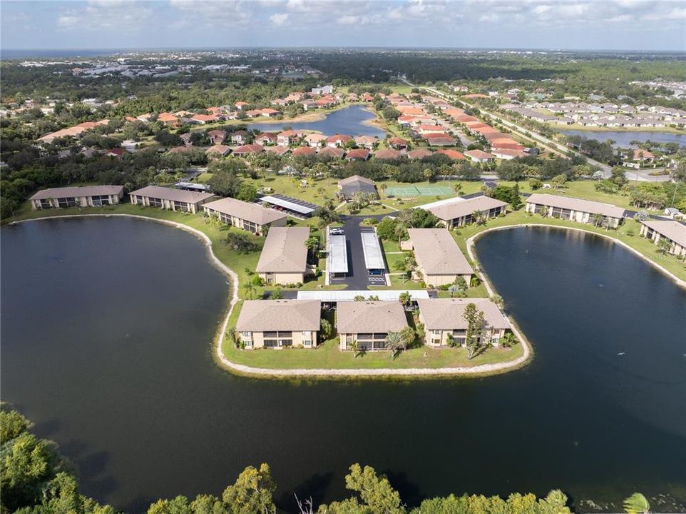 На продажу: $140,000 (2 спален, 2 ванн, 957 Квадратных фут)