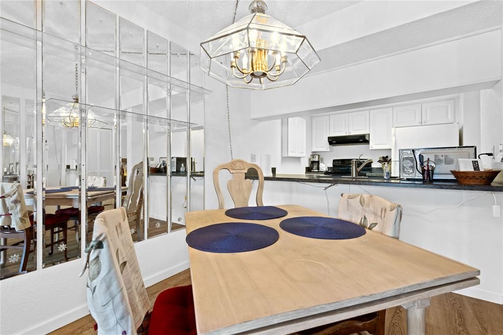 На продажу: $140,000 (2 спален, 2 ванн, 957 Квадратных фут)