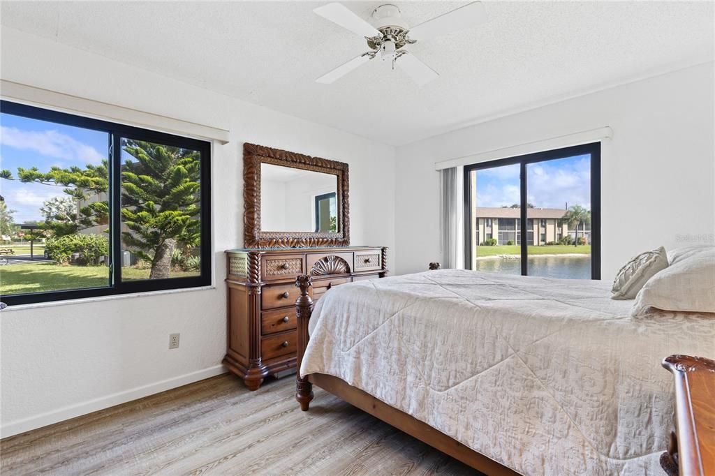 На продажу: $140,000 (2 спален, 2 ванн, 957 Квадратных фут)