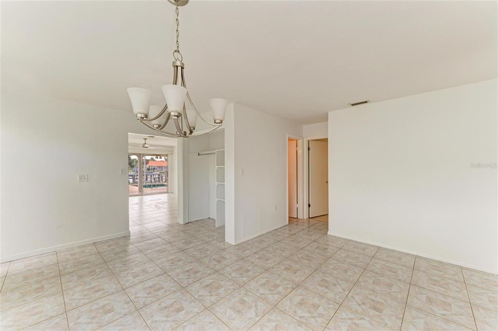 Active With Contract: $654,000 (2 beds, 1 baths, 1254 Square Feet)