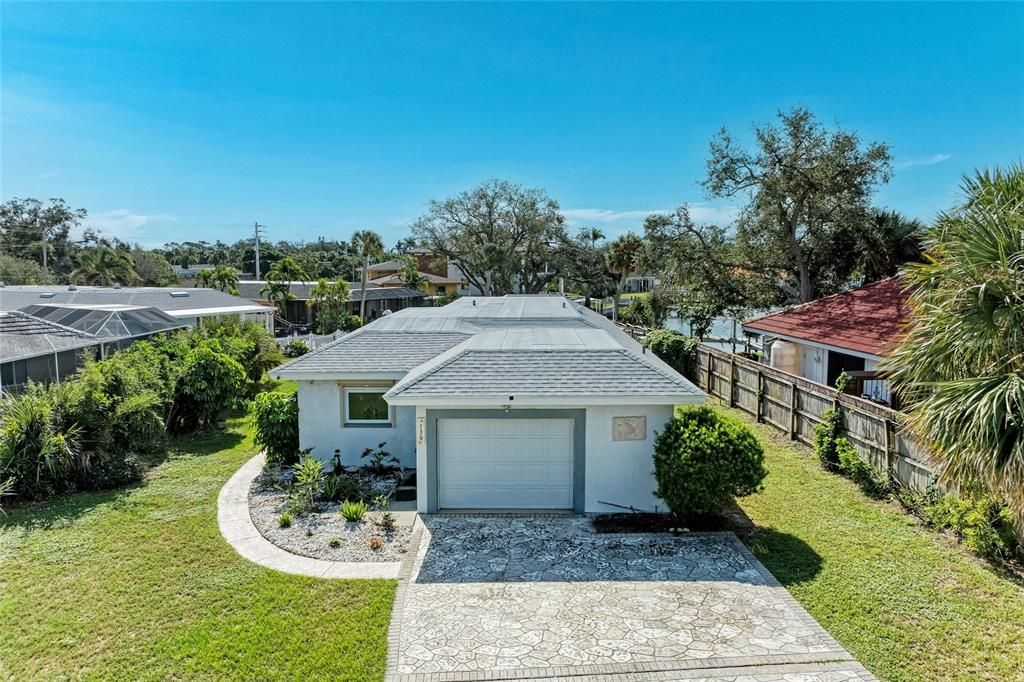 Active With Contract: $654,000 (2 beds, 1 baths, 1254 Square Feet)