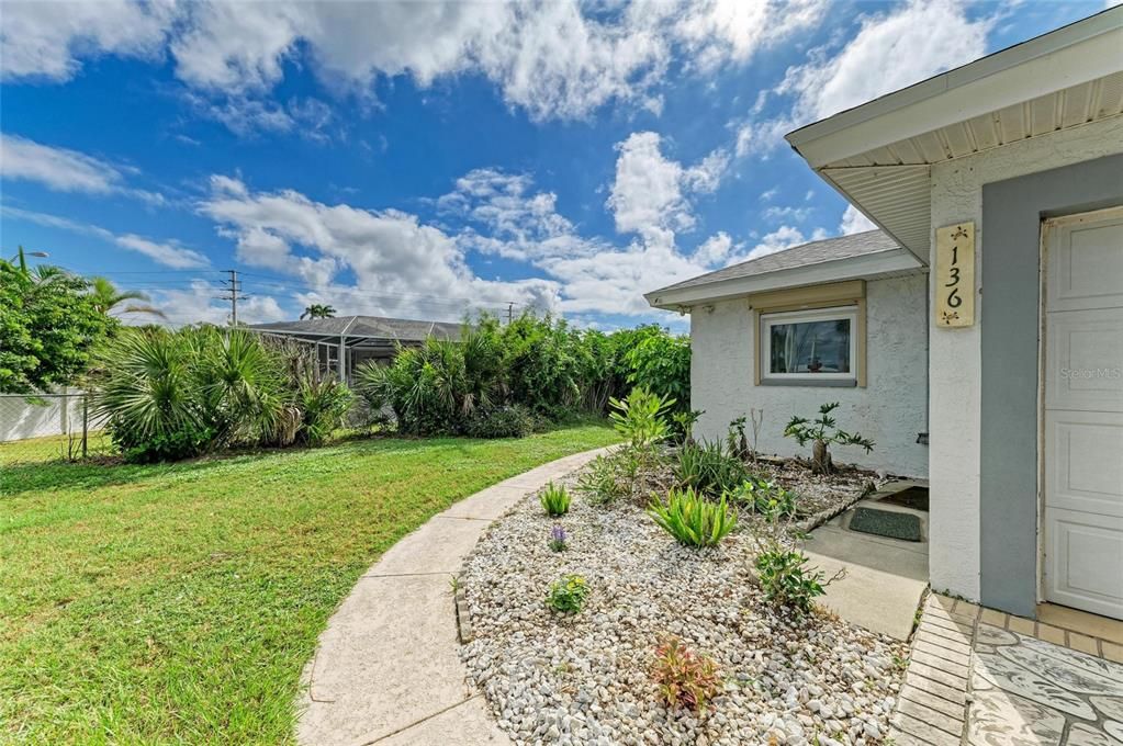 Active With Contract: $654,000 (2 beds, 1 baths, 1254 Square Feet)