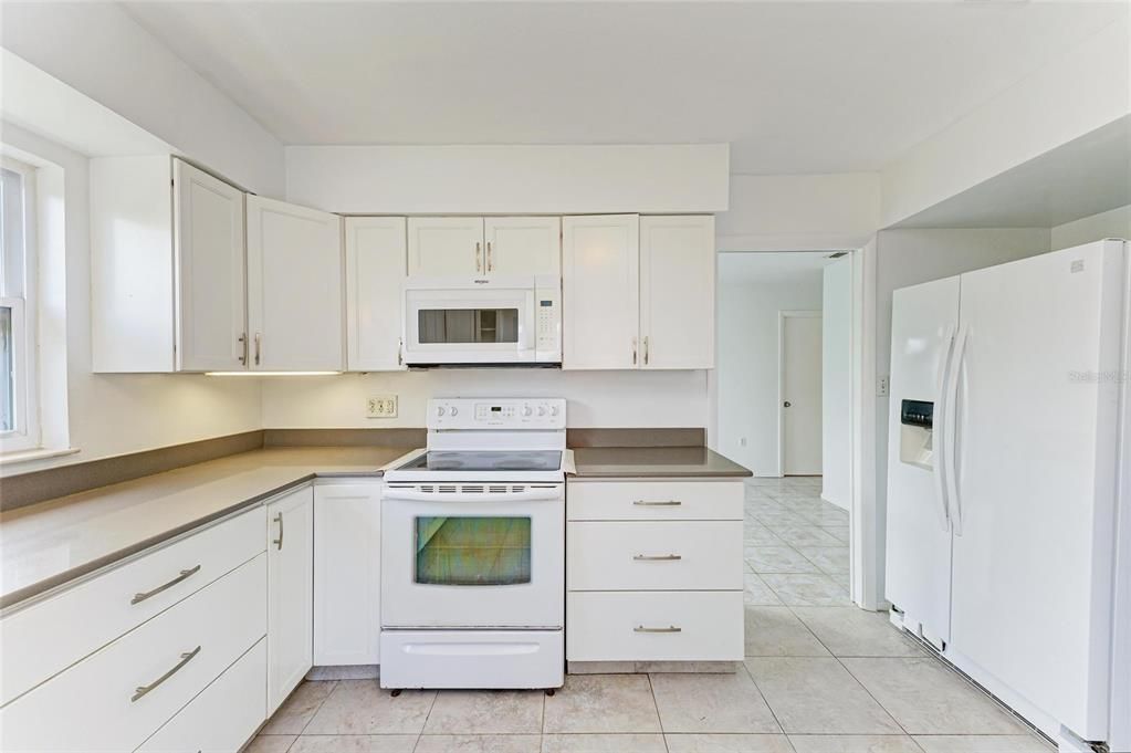 Active With Contract: $654,000 (2 beds, 1 baths, 1254 Square Feet)