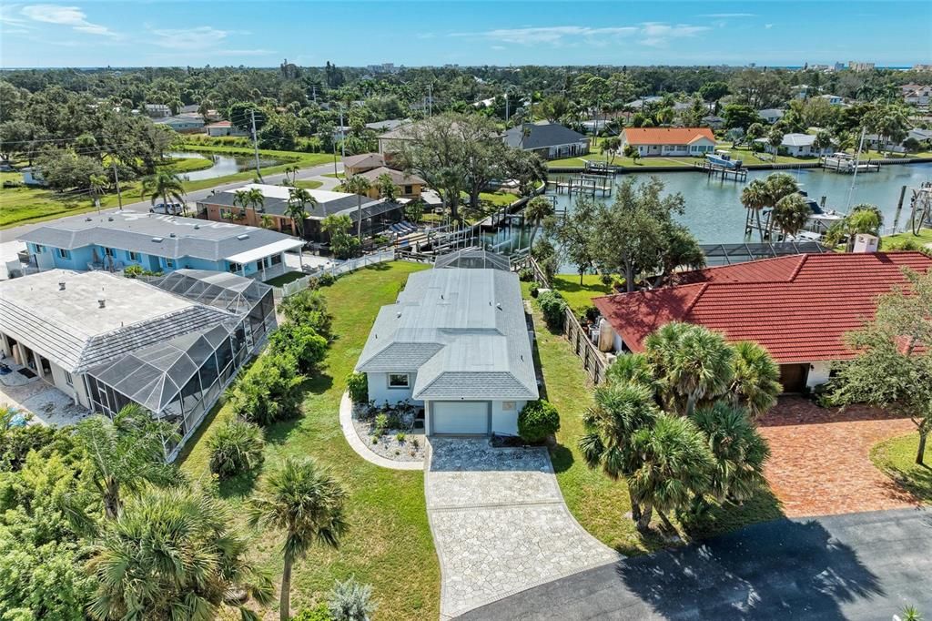 Active With Contract: $654,000 (2 beds, 1 baths, 1254 Square Feet)