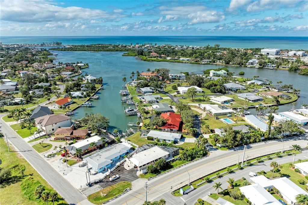 Active With Contract: $654,000 (2 beds, 1 baths, 1254 Square Feet)