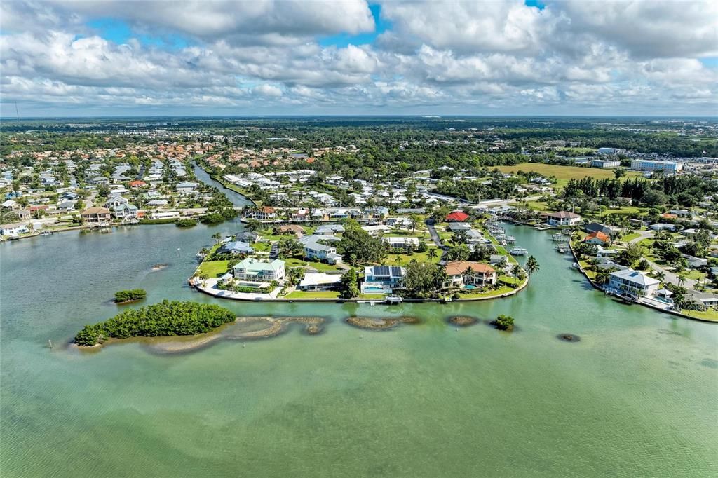 Active With Contract: $654,000 (2 beds, 1 baths, 1254 Square Feet)