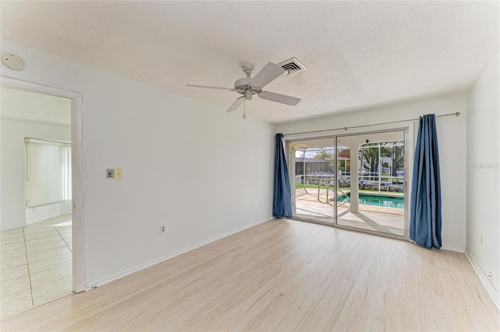 Active With Contract: $654,000 (2 beds, 1 baths, 1254 Square Feet)