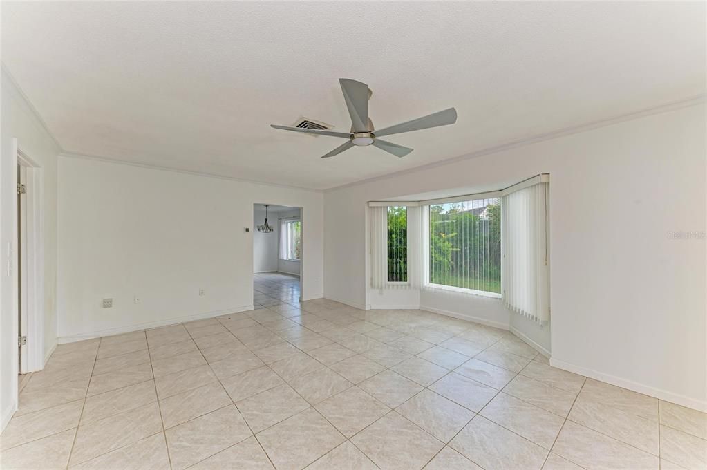 Active With Contract: $654,000 (2 beds, 1 baths, 1254 Square Feet)