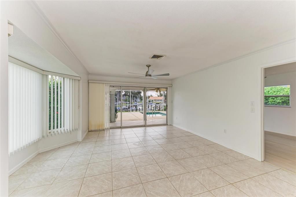 Active With Contract: $654,000 (2 beds, 1 baths, 1254 Square Feet)