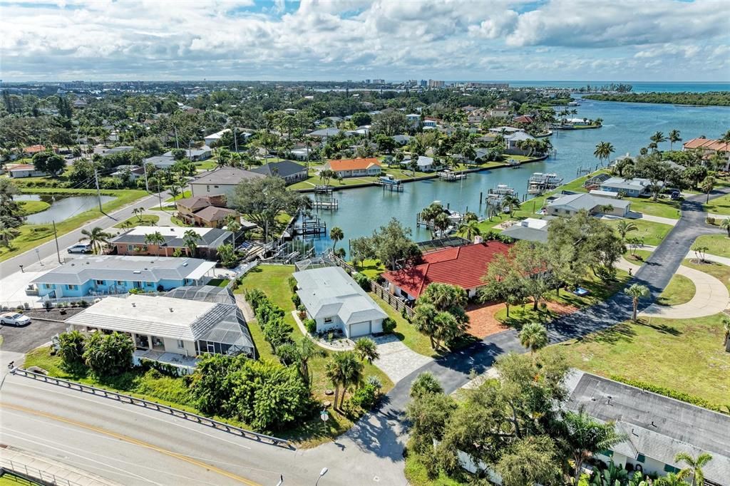 Active With Contract: $654,000 (2 beds, 1 baths, 1254 Square Feet)